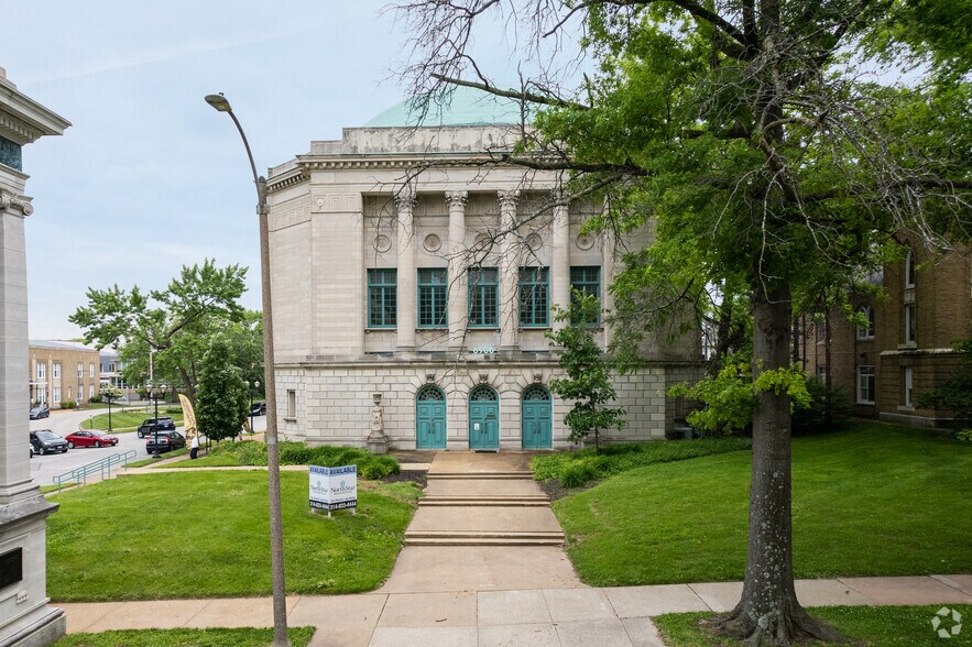 More Photos Of 6900 Delmar Blvd, University City Office For Lease