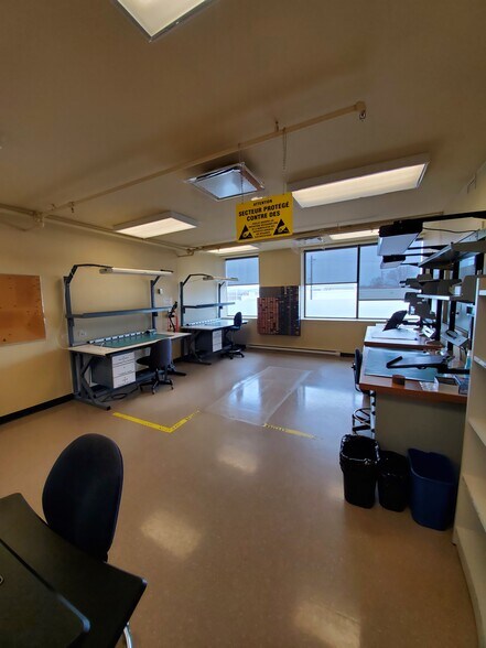 More Photos Of 875 Boul Charest O, Québec Office For Sale