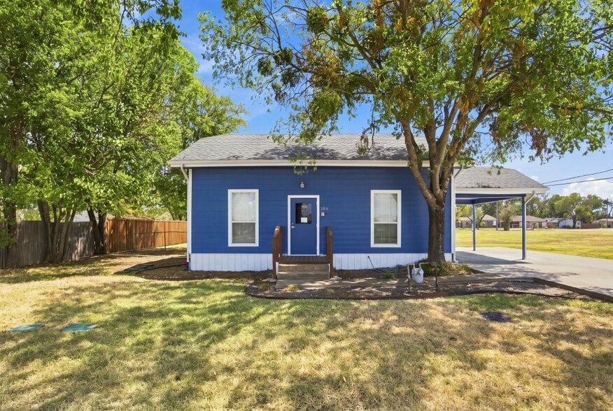 More Photos Of 306 N Center St, Forney Office For Lease