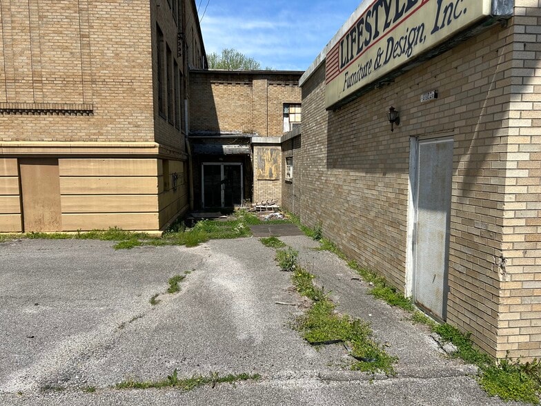 More Photos Of 8902 MacCorkle Ave, Marmet Office For Lease