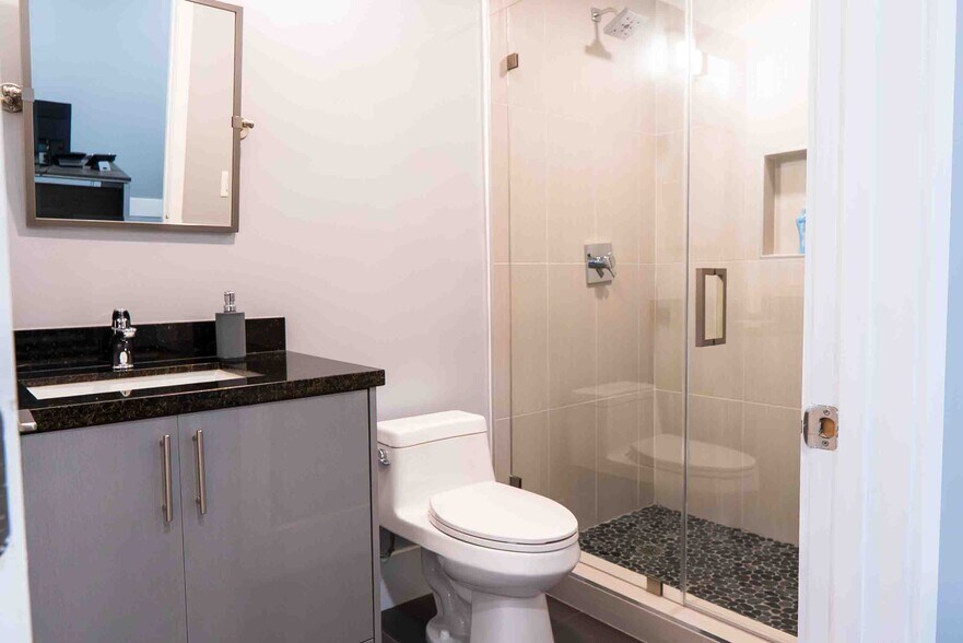 More Photos Of 500 W 84th St, Hialeah Warehouse For Sale