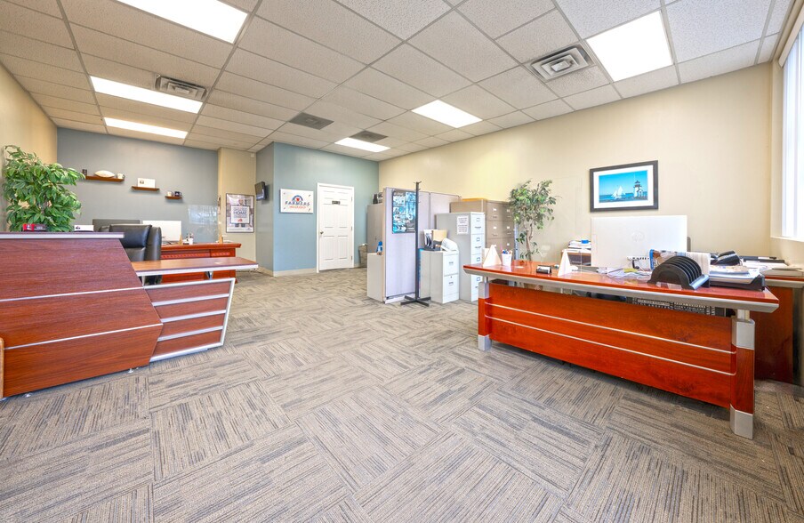 More Photos Of 2250 Pontiac Rd, Auburn Hills Office For Lease