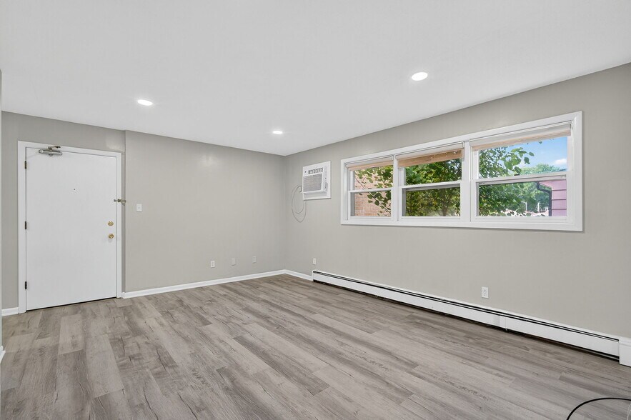 More Photos Of 800 13th St, West Des Moines Apartments For Sale