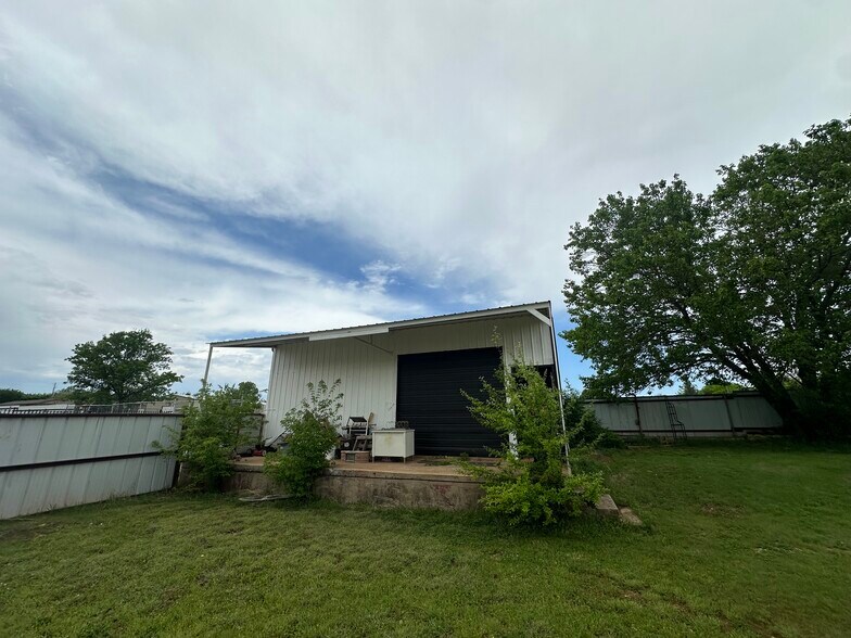 More Photos Of 3145 44th st, Newcastle General Retail For Sale