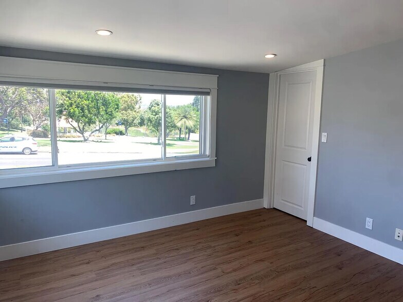 More Photos Of 1534 Manhattan Beach Blvd, Manhattan Beach Apartments For Sale