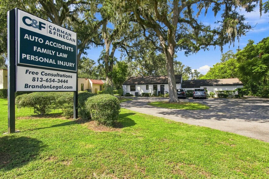 More Photos Of 223 Lithia Pinecrest Rd, Brandon Office For Sale
