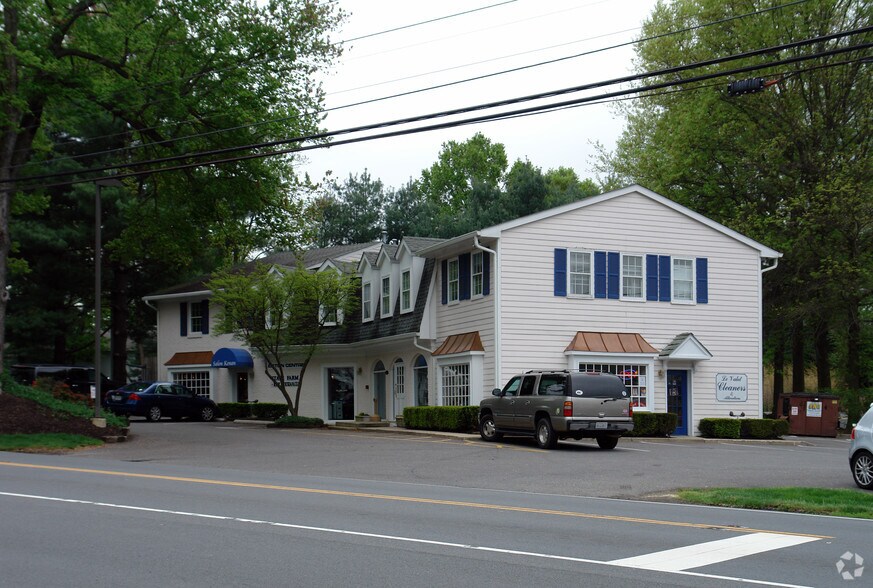 More Photos Of 8115 Old Dominion Dr, McLean Loft Creative Space For Lease