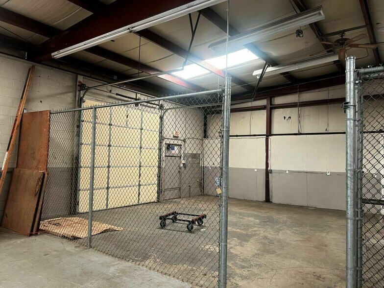 More Photos Of 2002 Centre Ave, Roanoke Cement Gravel Plant For Sale