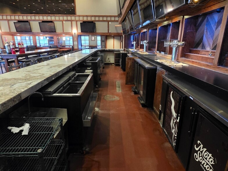 More Photos Of 7625 N La Cholla Blvd, Tucson Restaurant For Lease