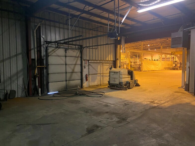 More Photos Of 27800 Wick Rd, Romulus Warehouse For Lease