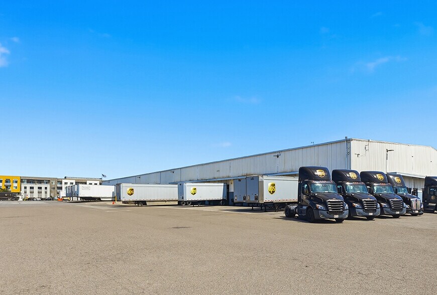More Photos Of 111 Bingham Dr, San Marcos Distribution For Sale
