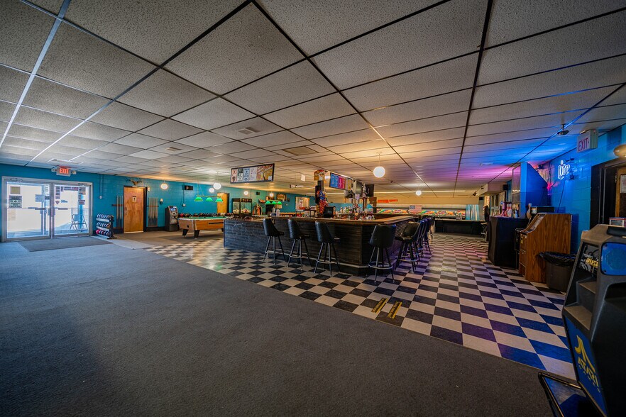 More Photos Of 675 Grant St, Winneconne Bowling Alley For Sale