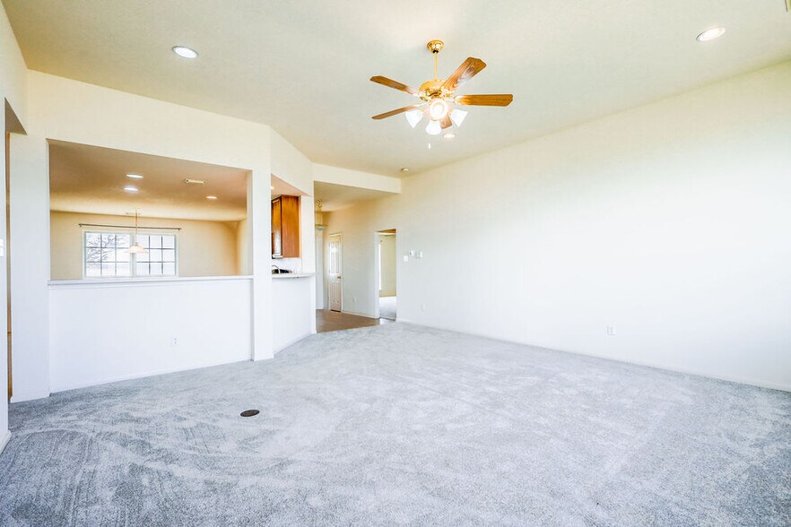 More Photos Of 4496 Farm-To-Market 2086, Temple Manufacturing For Sale