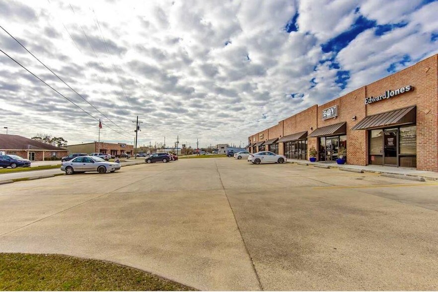 More Photos Of 142 Laura Dr, Thibodaux Office For Lease