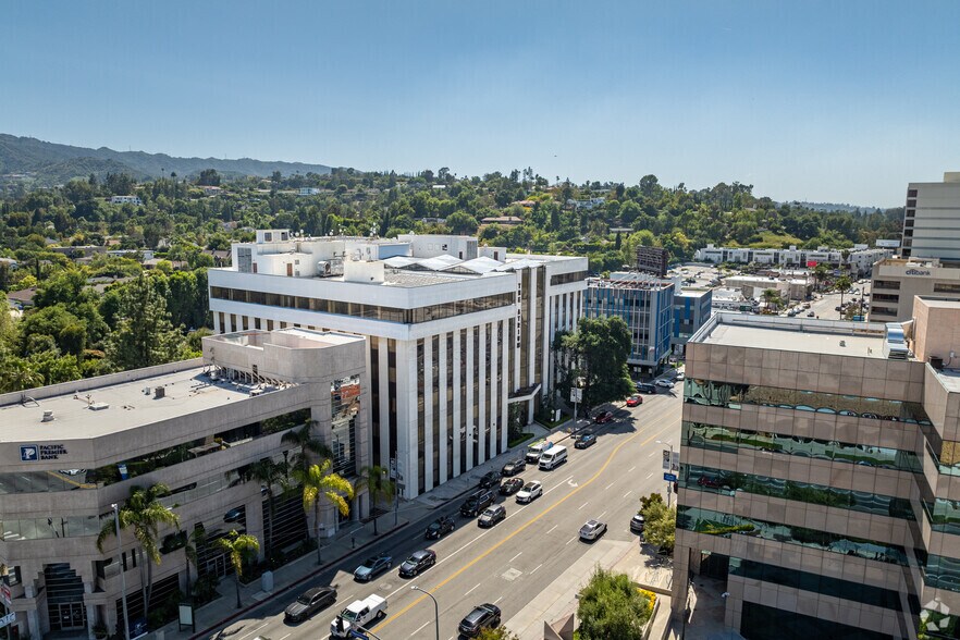 More Photos Of 16530 Ventura Blvd, Encino Office For Lease