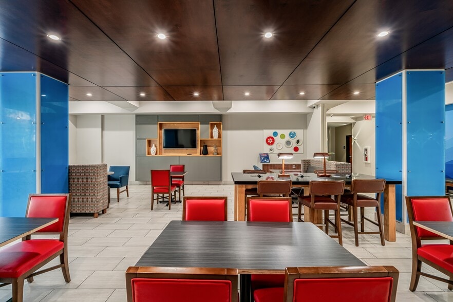 More Photos Of 2440 Gulf Fwy, Texas City Hotel For Sale