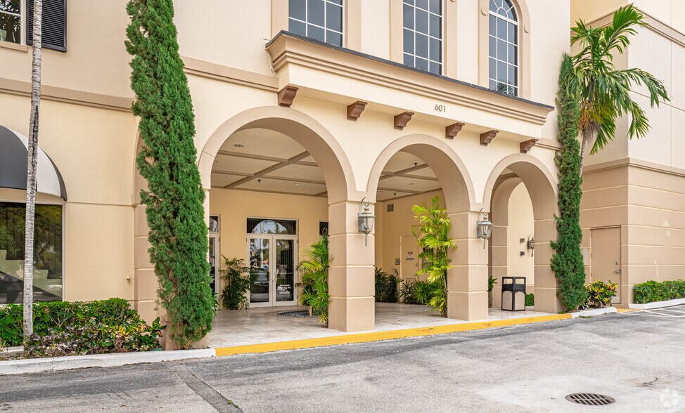 More Photos Of 601 S Federal Hwy, Boca Raton Office For Lease