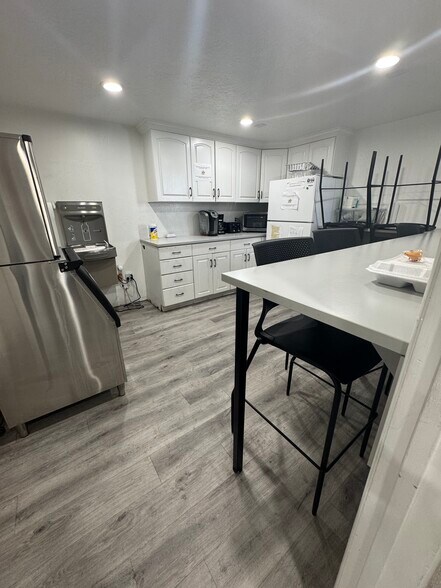 More Photos Of 180 W 900 N, Springville Warehouse For Lease