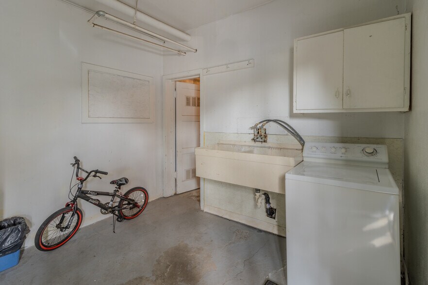 More Photos Of 322-324 W Kennewick Ave, Kennewick Specialty For Sale