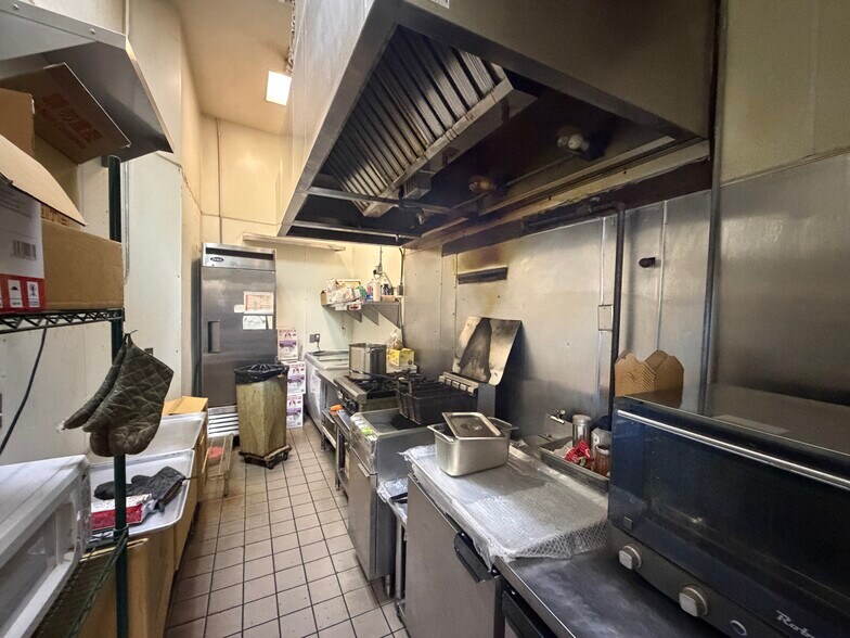 More Photos Of 1 W Duarte Rd, Arcadia General Retail For Lease