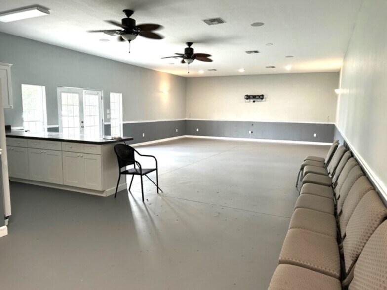 More Photos Of 370 SE Craig Ave, Lake City Office For Lease