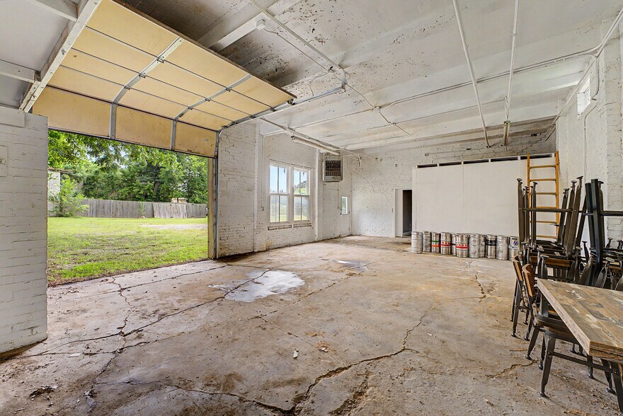 More Photos Of 1039 N Owasso Ave, Tulsa Light Manufacturing For Lease