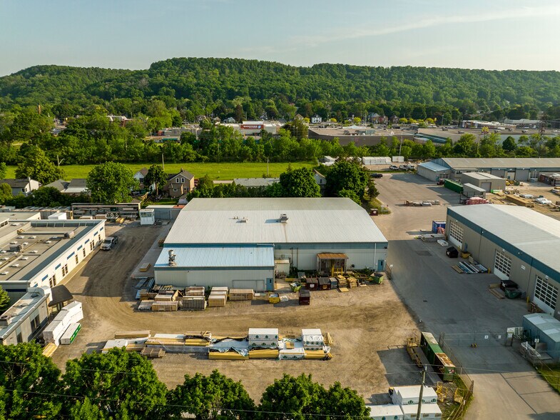 More Photos Of 115 S Service Rd W, Grimsby Manufacturing For Lease