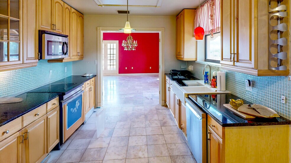 More Photos Of 2020 N Orange Ave, Orlando Storefront Retail Office For Sale