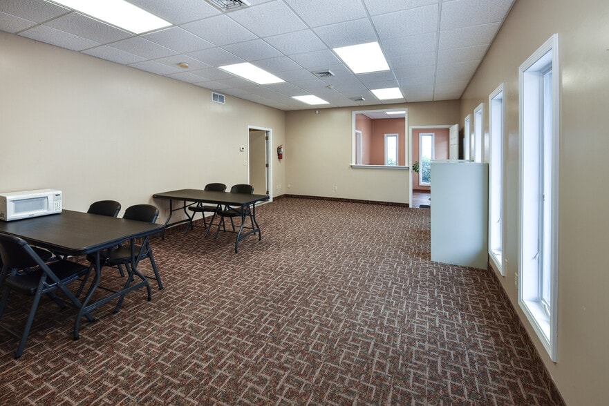 More Photos Of 1200 S Hartshorn Rd, Lakeside Marblehead Warehouse For Sale
