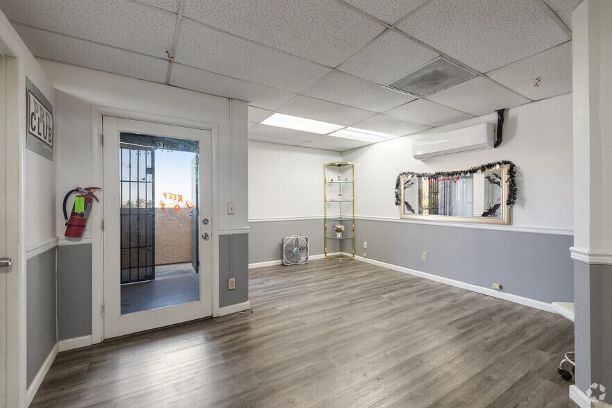 More Photos Of 6959 Linda Vista Rd, San Diego Storefront Retail Office For Lease