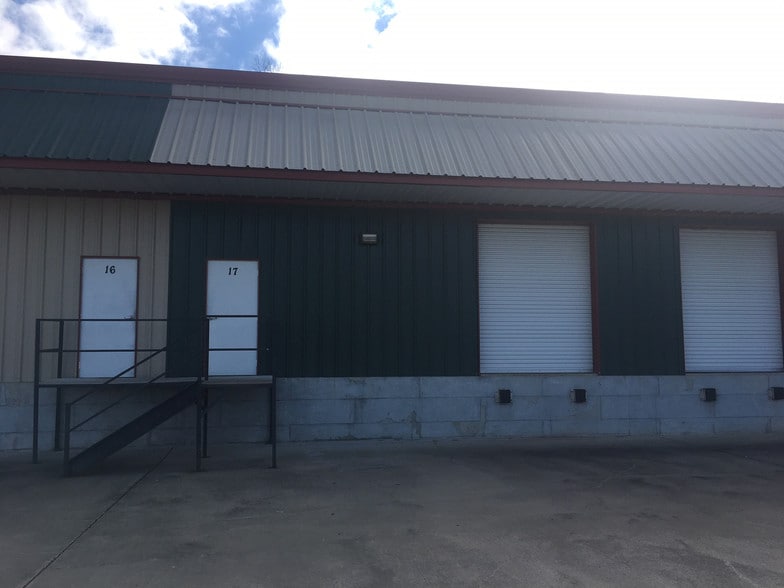 More Photos Of 644 Church Rd, Madison Warehouse For Lease
