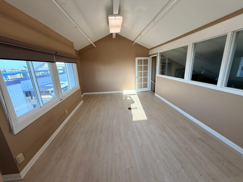 More Photos Of 4911 Warner Ave, Huntington Beach General Retail For Lease