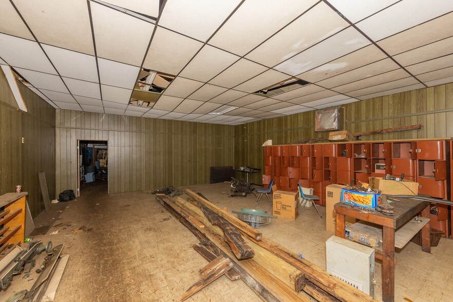 More Photos Of 1820 E 30th St, Cleveland Sports And Entertainment For Sale