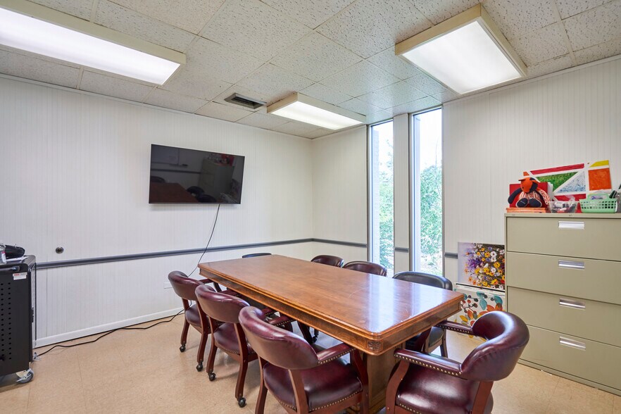 More Photos Of 682 W Market St, Akron Medical For Sale