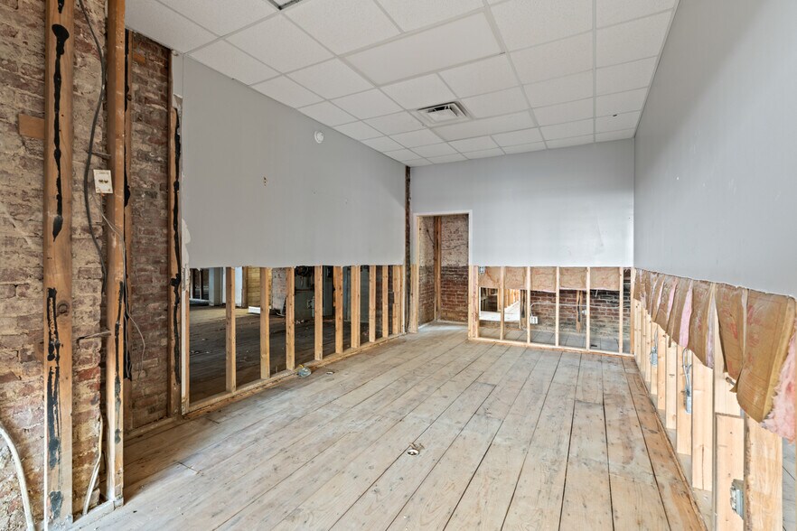 More Photos Of 101 St Clair St, Frankfort Loft Creative Space For Sale