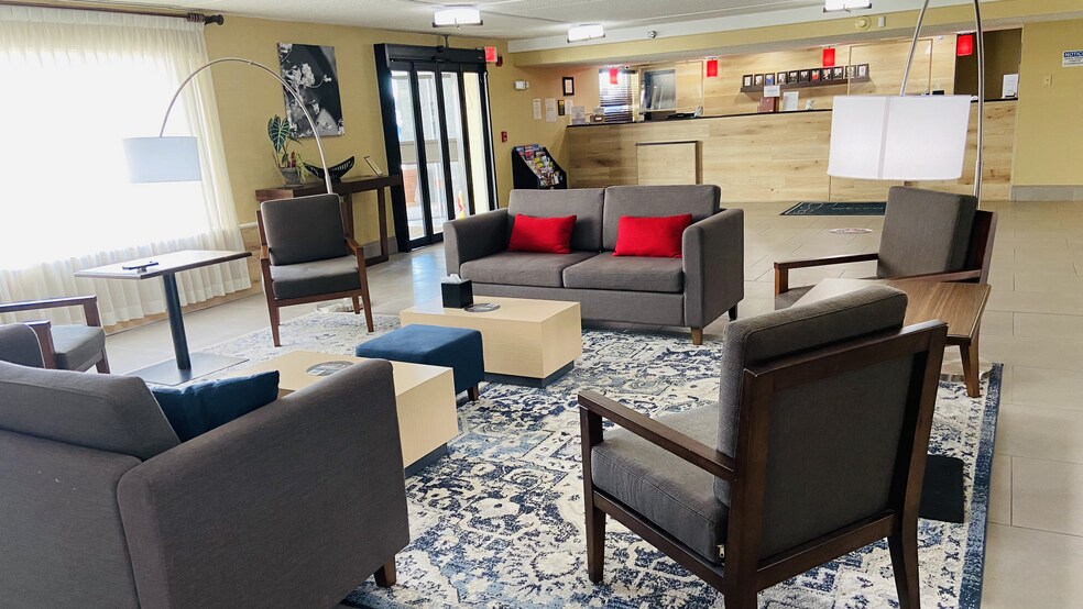 More Photos Of 1301 W Bond Cir, Lincoln Hotel For Sale