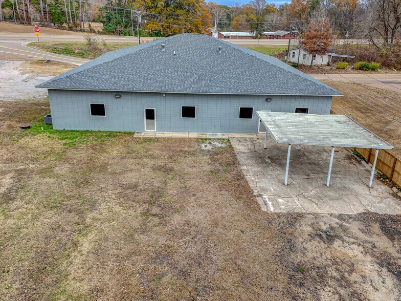 More Photos Of 6889 Paxton Rd, Vicksburg Office For Sale