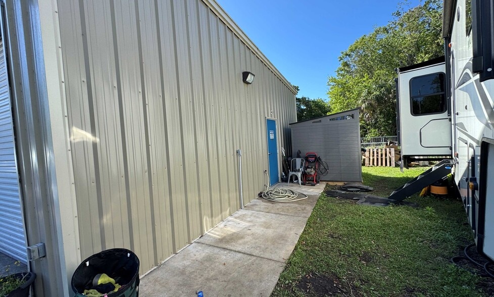 More Photos Of 415 Dairy Ave, Saint Augustine General Retail For Sale