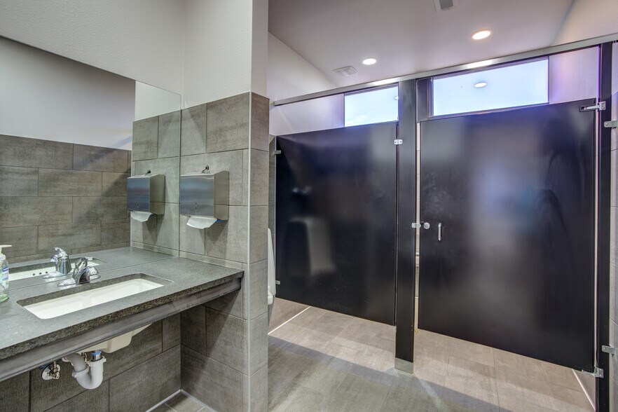 More Photos Of 18950 Base Camp Rd, Monument Office For Lease