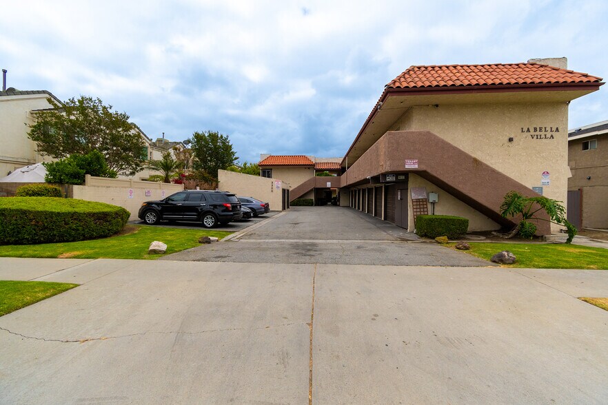 More Photos Of 3300 W Orange Ave, Anaheim Multifamily For Sale