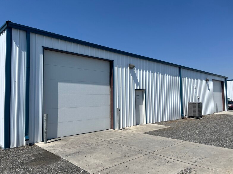 More Photos Of 1893 Airport Way, Richland Distribution For Lease