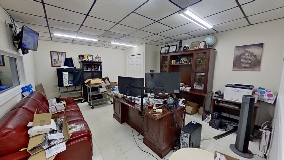 More Photos Of 5521 Blanding Blvd, Jacksonville Warehouse For Sale