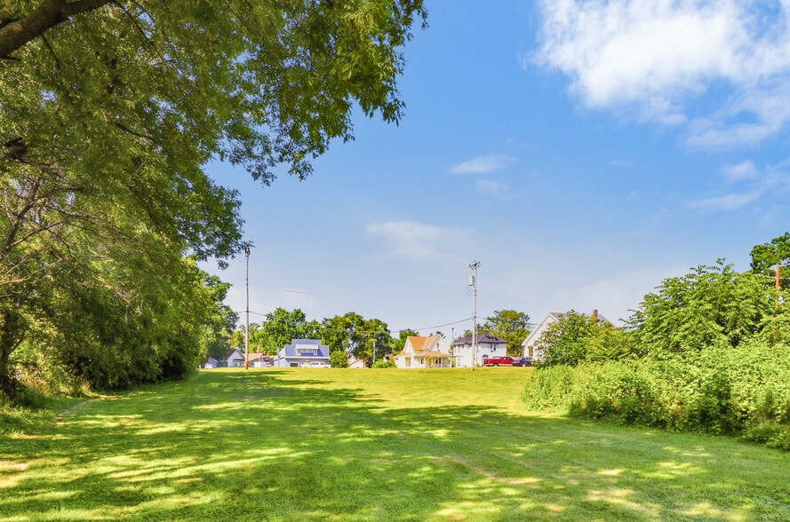 More Photos Of 1227 Water St, Port Huron General Retail For Sale