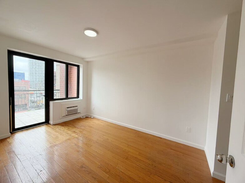 More Photos Of 4134 Haight St, Flushing Multifamily For Sale