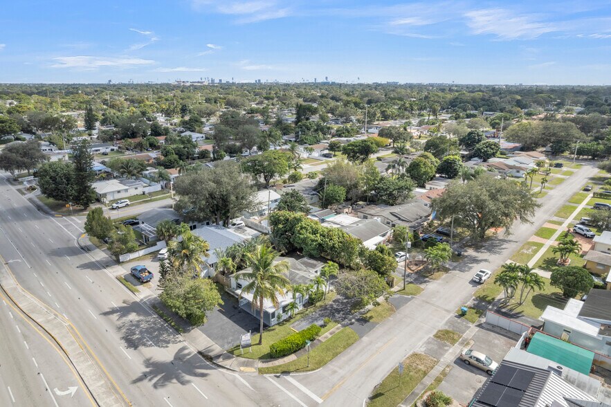 More Photos Of 5820 Sheridan St, Hollywood Office For Sale