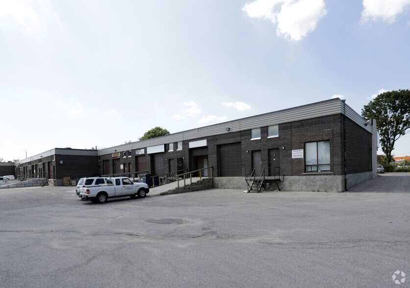 More Photos Of 18 Alliance Blvd, Barrie Flex For Lease