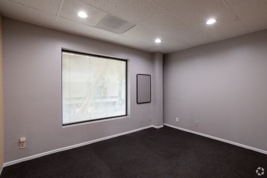 More Photos Of 502 S Verdugo Dr, Burbank Unknown For Lease