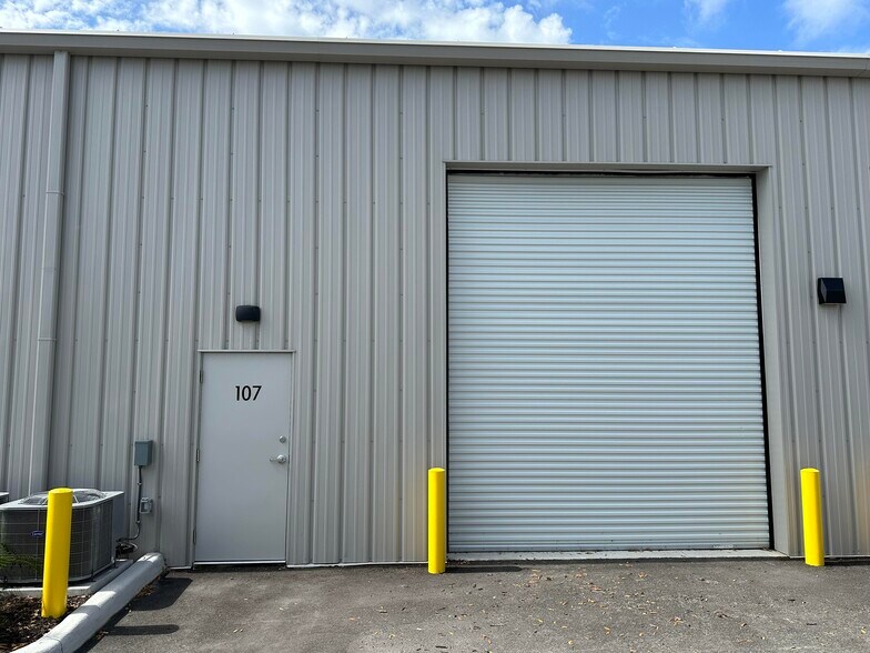 More Photos Of 4214 Solutions Ln, Bradenton Warehouse For Lease