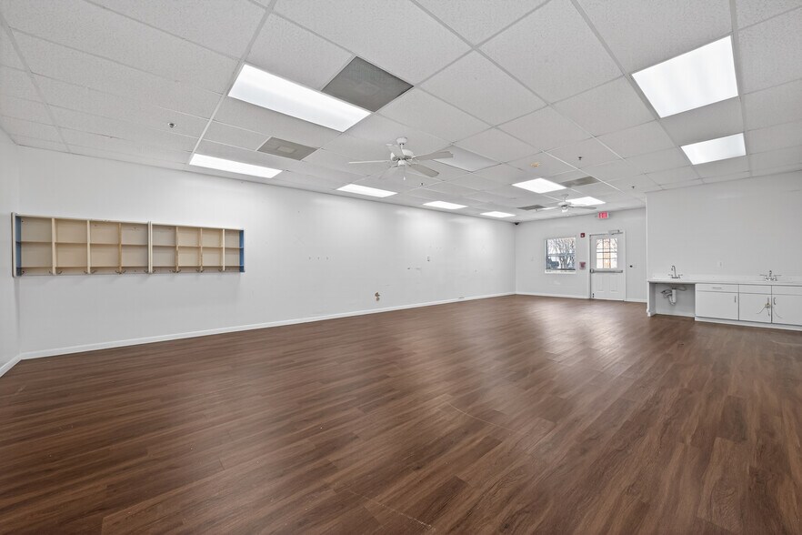 More Photos Of 8525 Queenston Blvd, Houston Freestanding For Sale