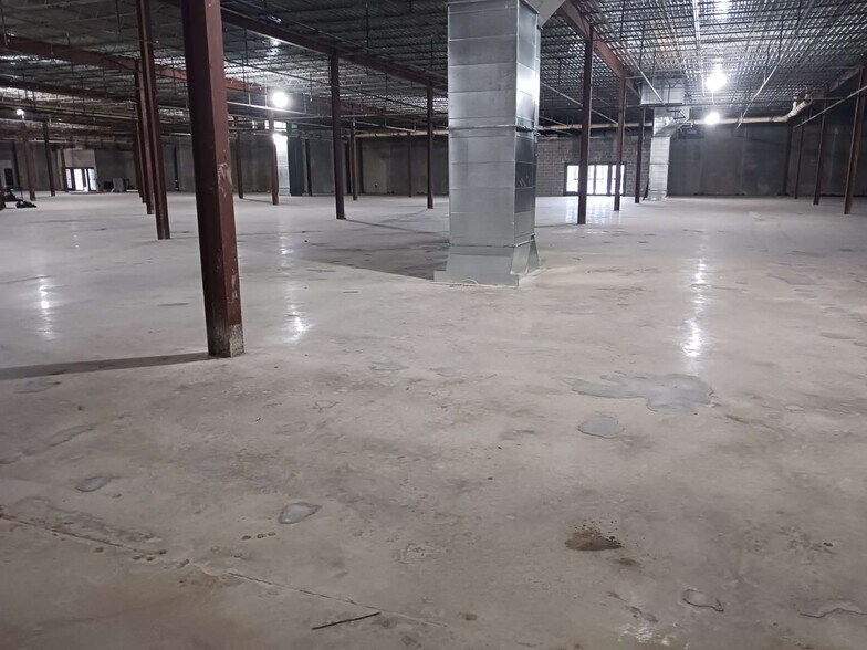 More Photos Of 2 Orland Square Dr, Orland Park General Retail For Sale